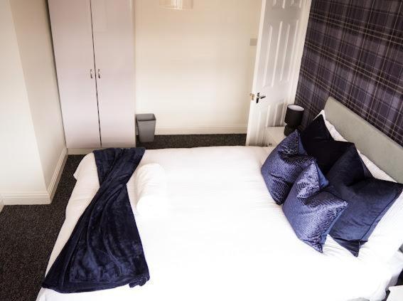 Home In Speke- 8 Mins Walk To Airport ภายนอก รูปภาพ