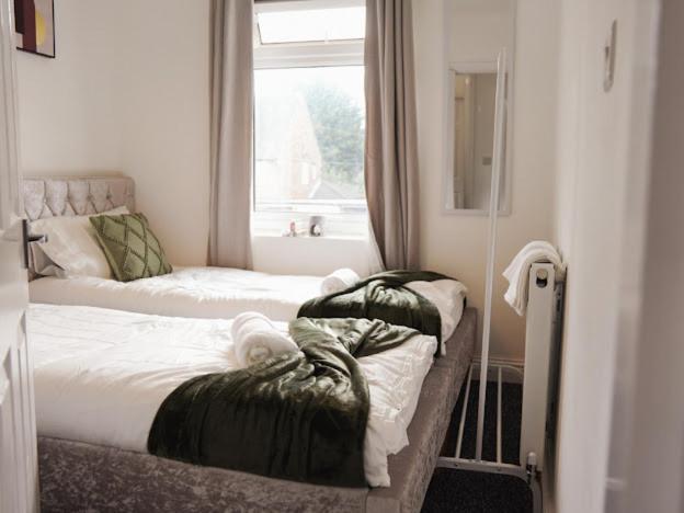 Home In Speke- 8 Mins Walk To Airport ภายนอก รูปภาพ