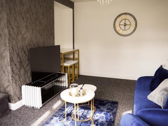 Home In Speke- 8 Mins Walk To Airport ภายนอก รูปภาพ
