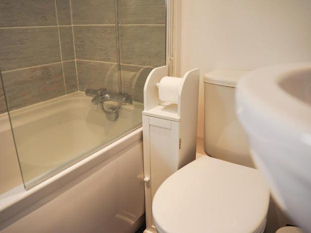 Home In Speke- 8 Mins Walk To Airport ภายนอก รูปภาพ